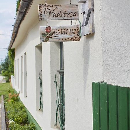 Гостьовий будинок Vadrozsa Vendeghaz Racalmas Екстер'єр фото